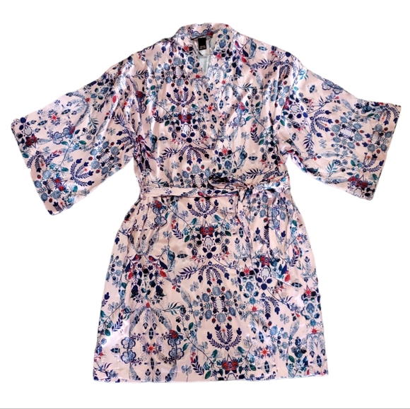 Victoria's Secret Satin Kimono Short Robe White Grounded Floral WDF XS/S - Picture 12 of 13